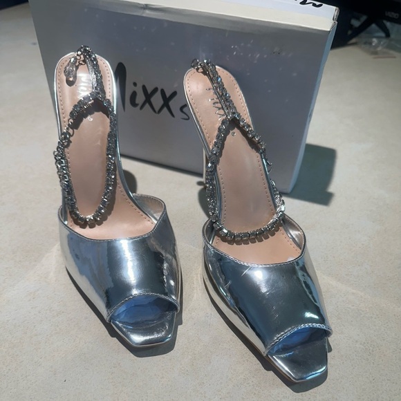MIXX SHUZ Silver Peep Toe Heels with Rhinestone Detail Ankle Strap Size 10 - Picture 3 of 9